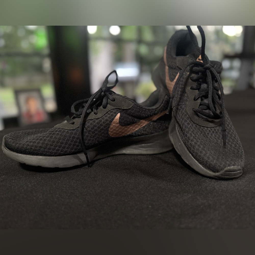 Nike Women's Black and Bronze Sneakers size 7.5
